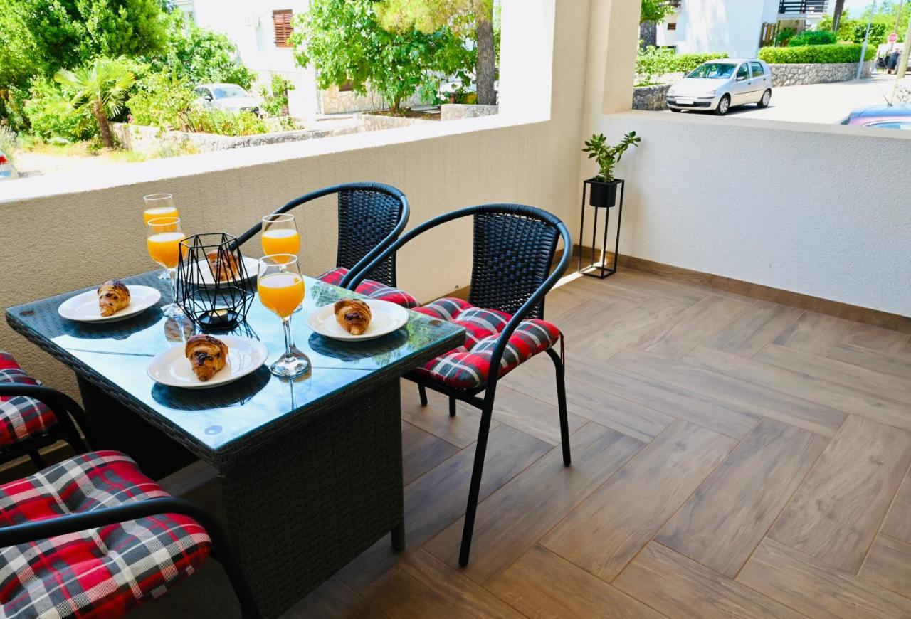 Adorable Holiday Apartment Malinska Exterior foto